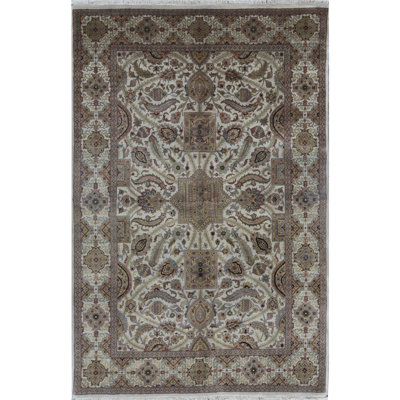 Tapis ivoire et ivoire noué à la main de haute qualité