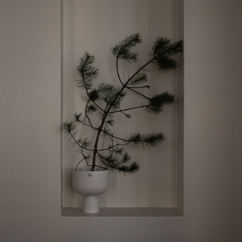Post Pot White, 7.87'' H x 7.09'' W x 7.09'' D