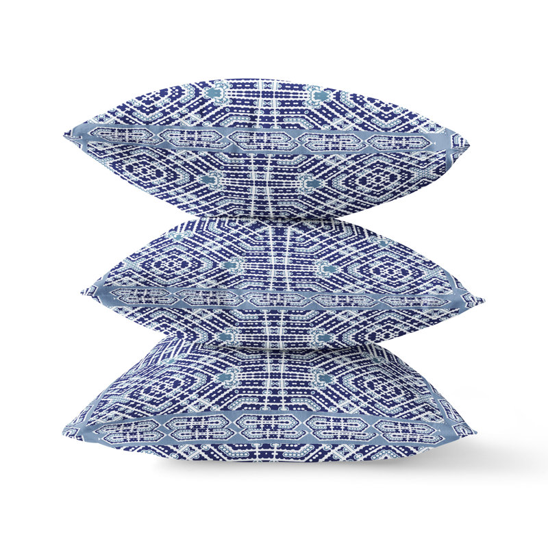 Coussin en suède avec fermeture à glissière Wreath Palace, 20 po x 20 po, Blanc / Bleu marine