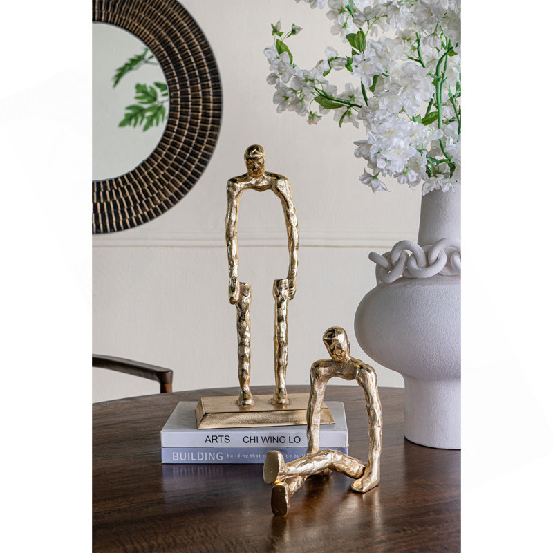 Figurine humaine abstraite en or 7,9 x 5,1 x 16,5 po avec base piédestal robuste