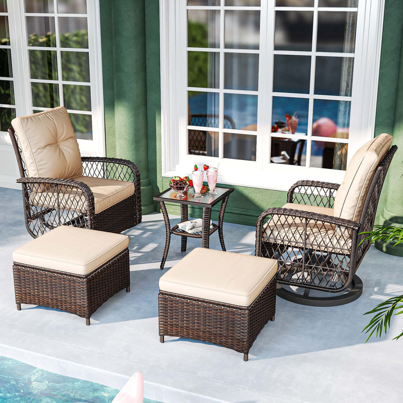 Chaise berçante d'extérieur en osier Bernadene