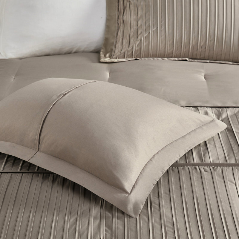 Ensemble de couvre-lit 7 pièces Taupe Charmeuse, Grand édredon et 6 pièces supplémentaires