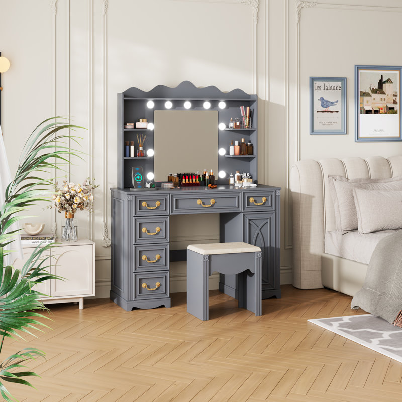 Ensemble coiffeuse en bois manufacturé avec miroir à DEL et prises , Gris