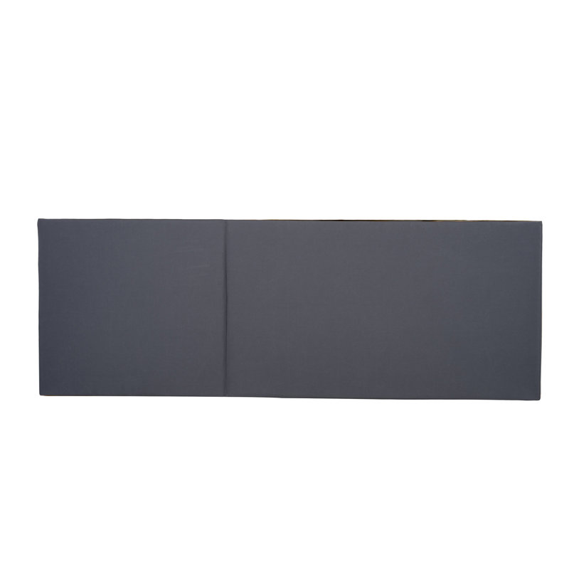 Coussin confortable en mousse gris foncé pour les salons d'extérieur modernes