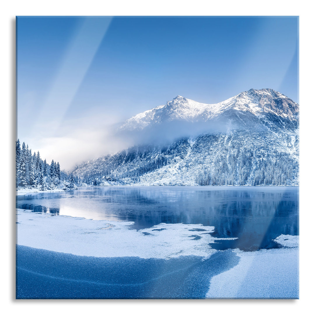 Glasbild Winterlandschaft mit Gefrorenem Bergsee