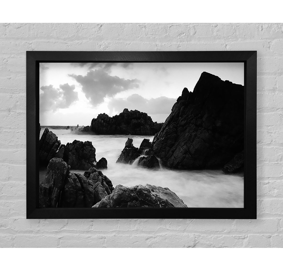 The Ocean Rocks B N W Gerahmter Druck