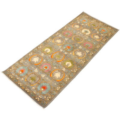Tapis unique en laine noué à la main gris nouvel âge Lahore Fin 4 pi 1 po x 10 pi Deepthi