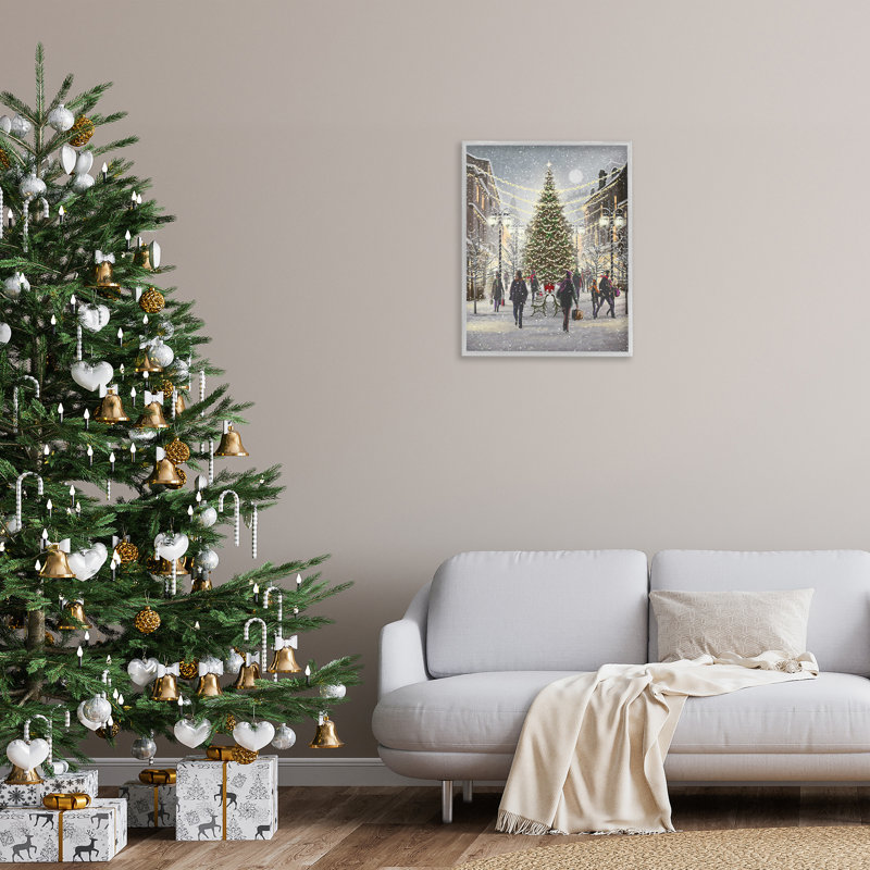 «Town Christmas Tree Single Photo Frame» par Pip Wilson sur toile, H 30 po x l 24 po, Estampe numérique Farmhouse