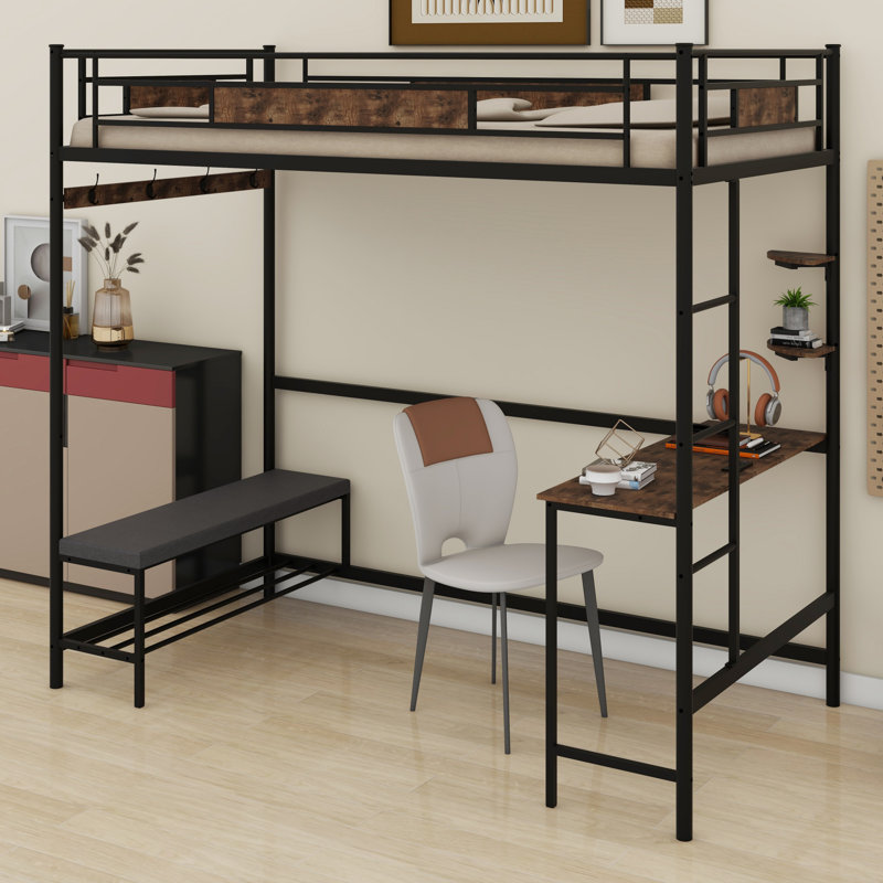 Structure de lit mezzanine moderne avec bureau, tablettes de rangement et crochets à manteaux