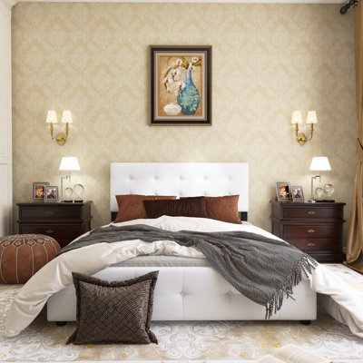 Queen Size Upholstered Platform Bed With 4 Drawers