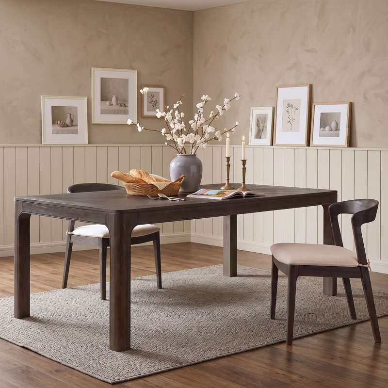 Table de salle à manger rectangulaire en bois de 152 cm (60 po) avec dessus en placage de chêne, coins arrondis, pieds incurvés et pieds réglables.