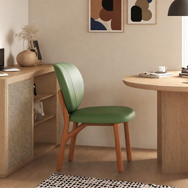 Chaise douce et confortable en bois de cerisier décontracté