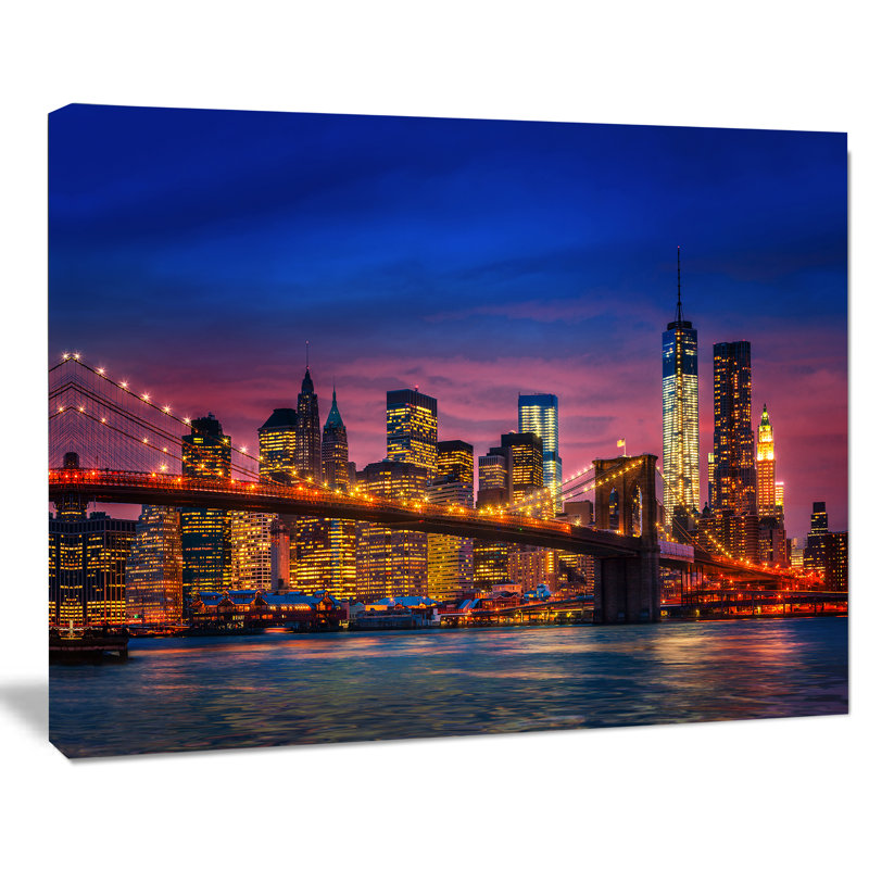 Manhattan avec lumières et reflets - reproduction de photo sur toile tendue, H 8 po x l 12 po