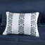 Literie simple avec édredon - imprimé médaillon bleu marine, coussin décoratif doux, drap complet, motif élégant et tendance, bordures brodées, solution polyvalente-132959612-132959615