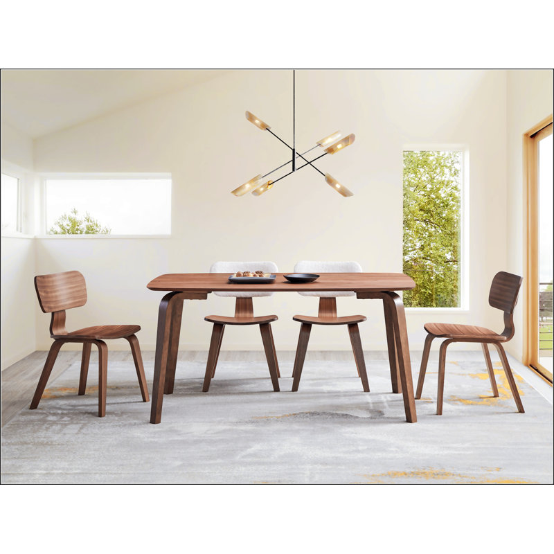 Table de salle à manger à finition noyer
