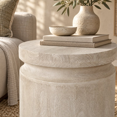 Table de bout cylindrique en bois de manguier massif 23 pouces avec piédestal sculptural