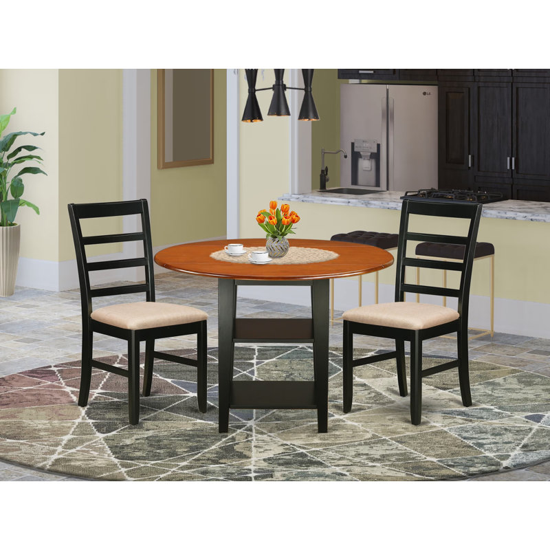 L'ensemble de 3 pièces de table de salle à manger contient une table de cuisine ronde avec Dropleaf et tablettes et 2 chaises rembourrées en tissu de lin, noir et cerise