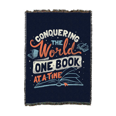 Pure Country Weavers Conquering The World One Book At a Time de Tobe Fonseca - Couverture tapisserie humoristique tissée en coton - Fabriquée aux États-Unis (50 x 60)