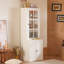 Vitrine polyvalente avec porte simple en verre trempé et charnière à double action, idéale pour divers espaces de vie et de travail