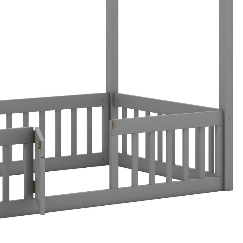 Lit simple en bois avec clôture et porte