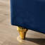 Chaise de rangement moderne en velours bleu marine - Revêtement doux et pieds dorés pour le salon-180398272