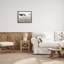 «Peaceful White Barn Countryside Meadow Blooming Buds» par Lori Deiter - Impression sur toile-75841108-75841105