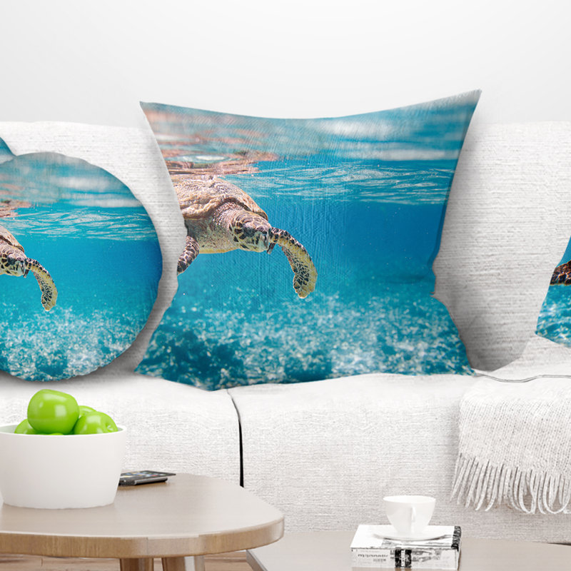 Grande tortue imbriquée - oreiller imprimé animal, 18 po x 18 po, Coussin décoratif