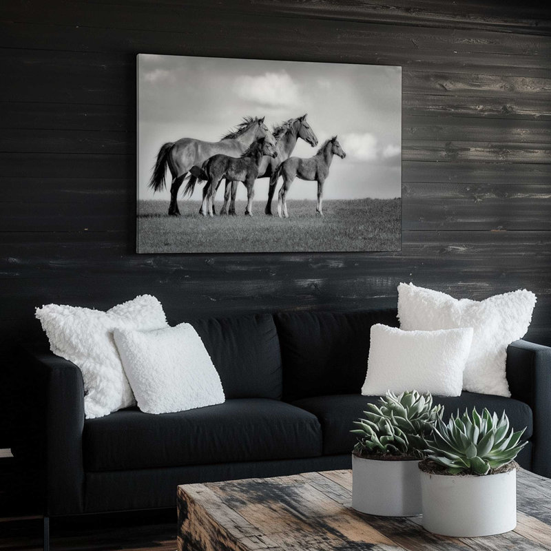 «Family of Wild Horses», reproduction sur toile , H 12 po x l 18 po x P 1,25 po, Toile tendue