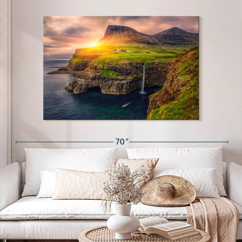 Gillard Gasadalur Village Cliff, H 34 po x l 51 po