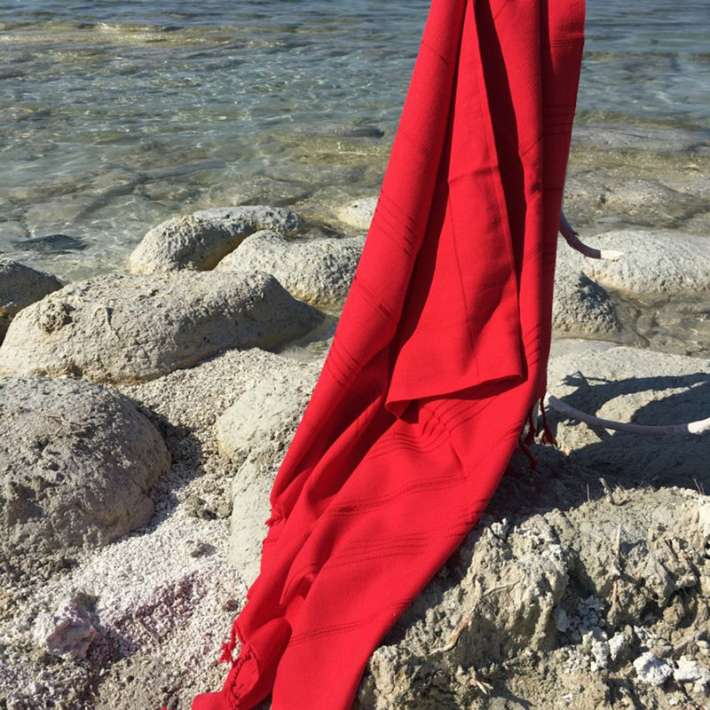 Serviette de plage Luxury Fouta, 100% coton, 37,4 po x 68,9 po | Hautement absorbant, doux et léger (6,1 oz / y²) | Lavable à la machine, couleur rouge vif | Parfait pour la plage, la piscine ou le spa