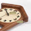 Horloge murale brune en bois massif