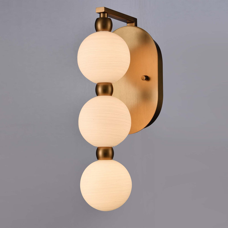 Applique murale moderne 15,25 po en laiton satiné avec globes en verre strié blanc
