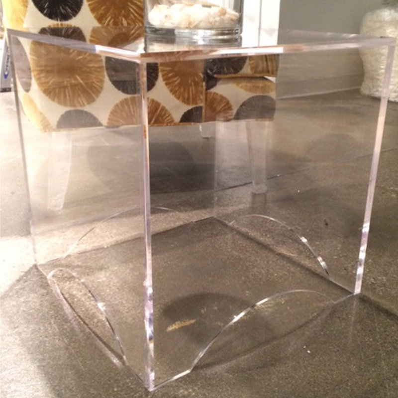 Table de bout cubique