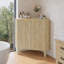  Armoire décorative de coin à 2 portes, armoire de rangement avec multiprise encastrée et tablette réglable, meuble de coin peu encombrant pour le salon, la cuisine et la salle de bain