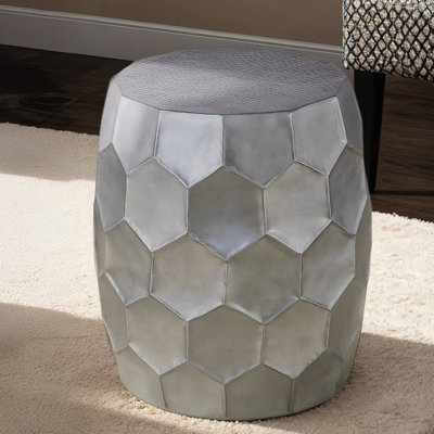 Table de bout en aluminium avec hauteur de 21 pouces, conception martelée à la main, base brillante, trois options de finition antique pour une table moderne de décoration intérieure, couleur argent, diamant compact et salon utile