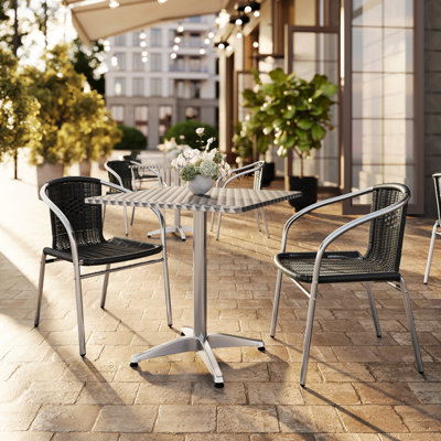 Table carrée en aluminium 3 pièces 27,5 po avec 2 chaises en rotin Skovde