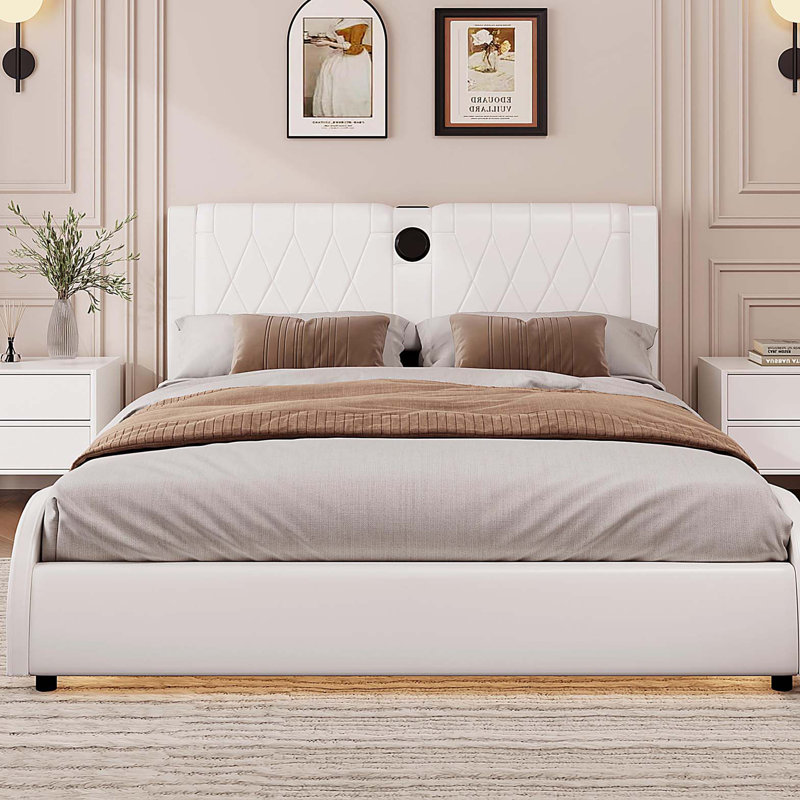 Très grand lit plateforme tapissier en similicuir très grand avec tête de lit épaisse, haut-parleurs Bluetooth et lumière DEL RVB, aucun sommier nécessaire, blanc