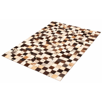 Tapis crème / brun foncé en cuir de vache fait à la main Larosa
