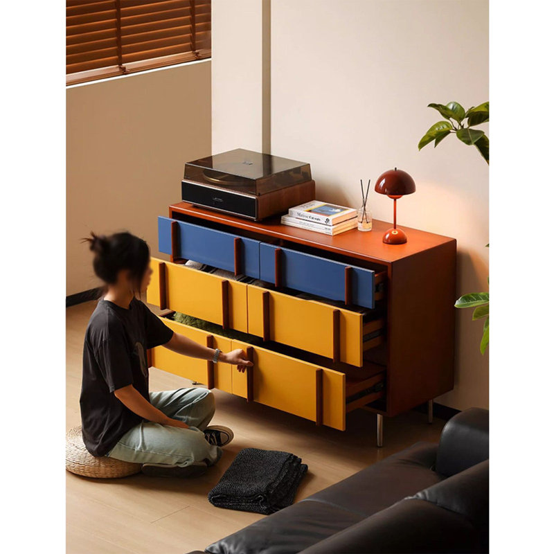 Vitrine couleur mi-antique, H 31,5 po x l 55,12 po x P 15,75 po