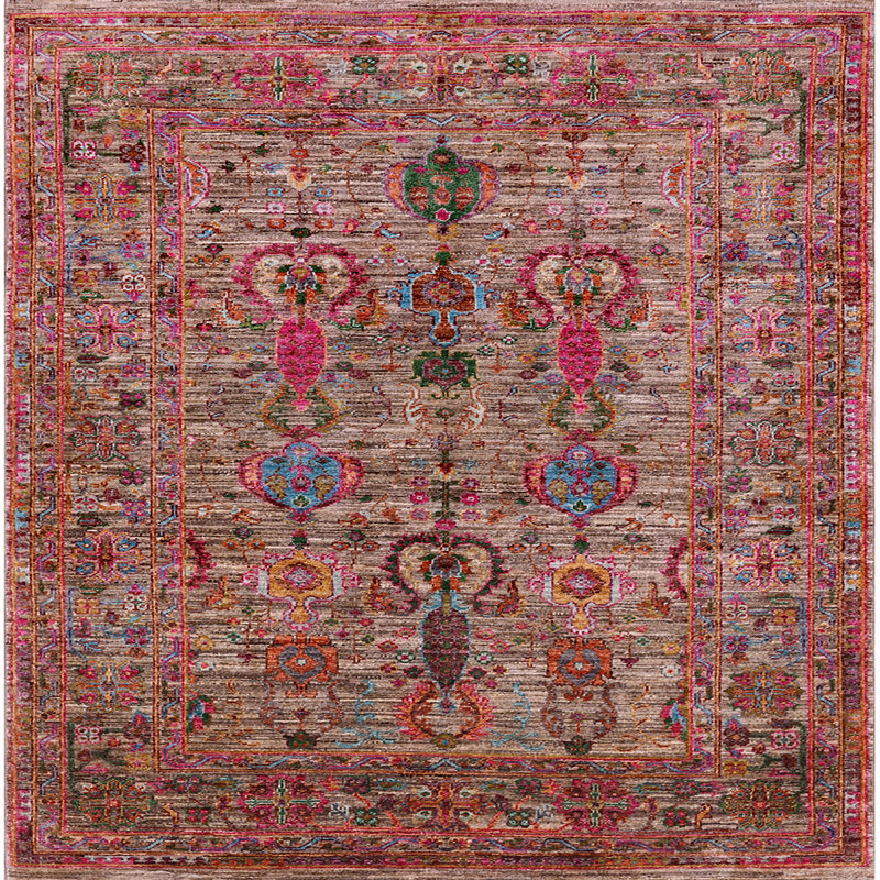 Tapis brun à motif oriental, Carré 3 pis