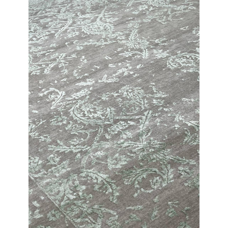Floral Area Rug in Gray