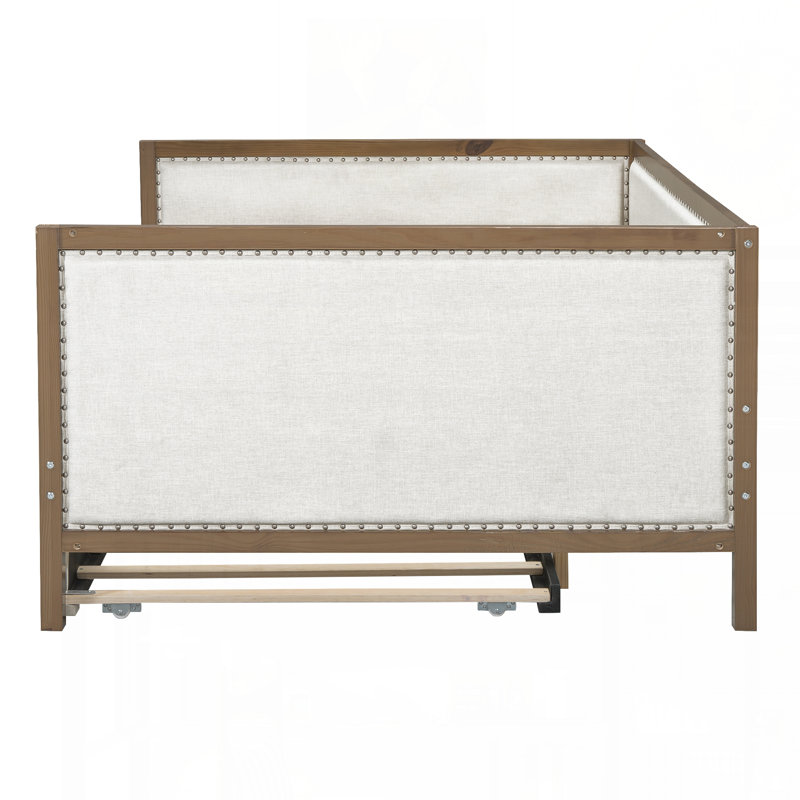 Lit de jour double rembourré avec lit gigogne et décoration cloutée, couleur bois massif + bois manufacturé