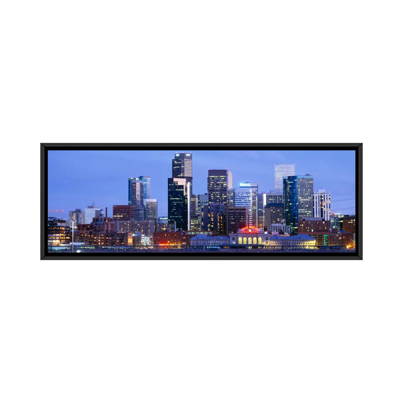 « immeubles allumés au crépuscule denver, colorado », reproduction de photo sur toile, H 24 po x l 72 po x P 1,5 po