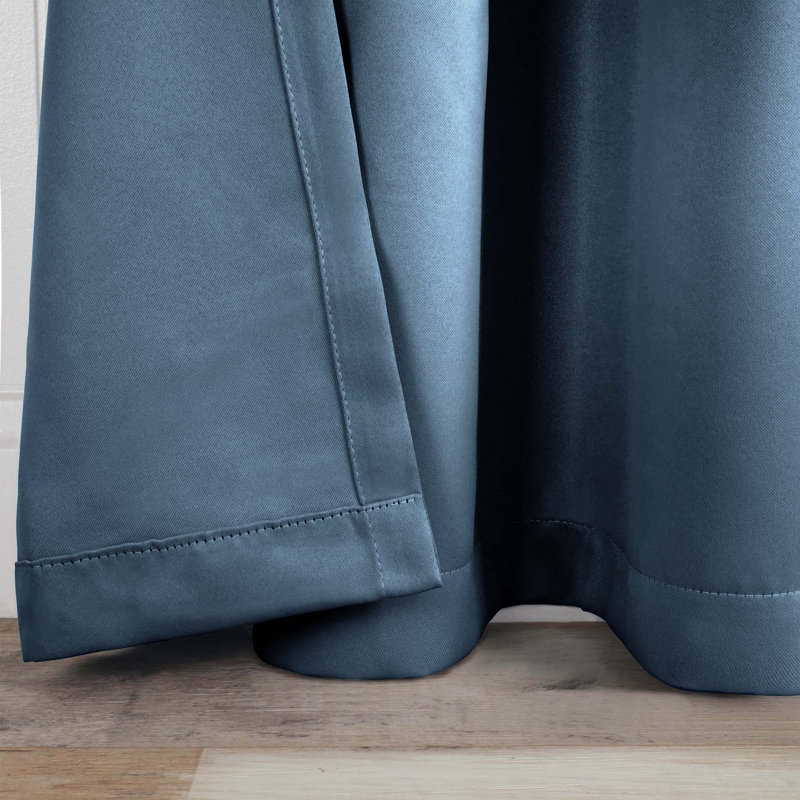 Paire de rideaux obscurcissant avec œillets Millendon, L 52 po x L 108 po, Bleu denim