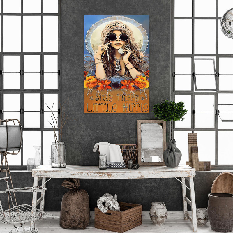 «Woman Stay Strippy Little Hippie 1», impression sur toile, H 36 po x l 24 po x P 1,25 po