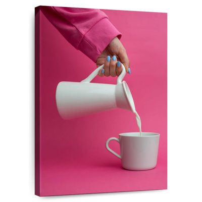 Yarlin verser le lait