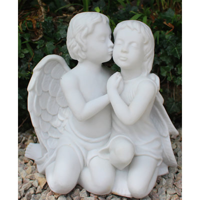 Cherubs Kissing Statue