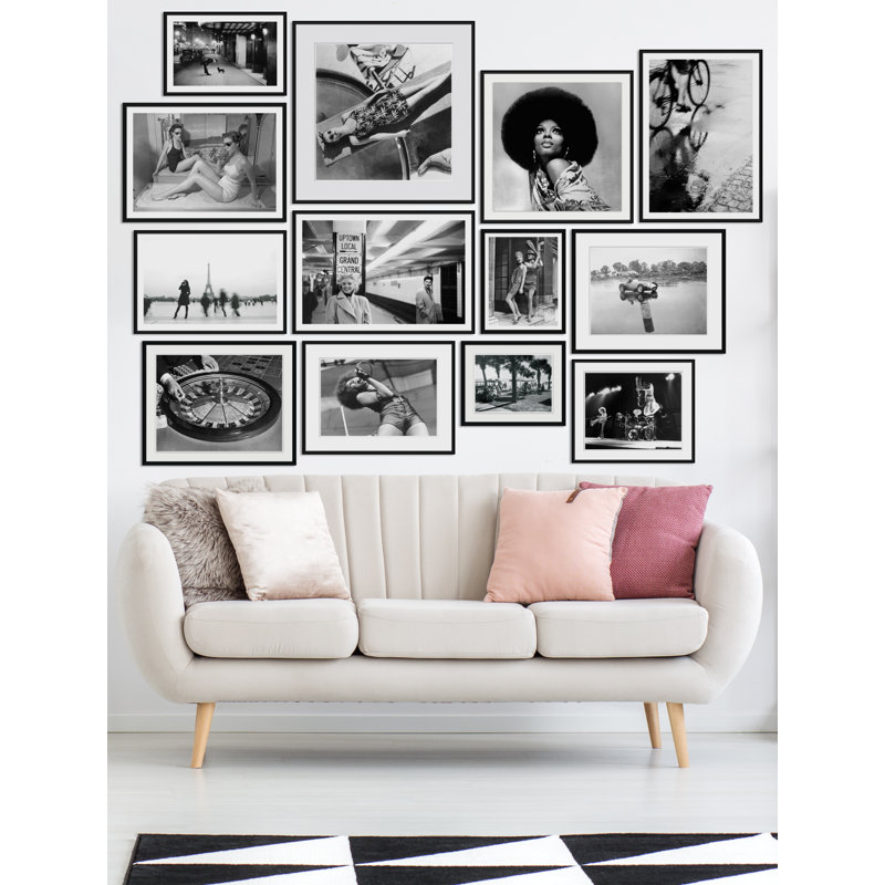 «Traitements in the Fifth Avenue Salon of Helena Rubinstein» par Getty Images, photographie encadrée
