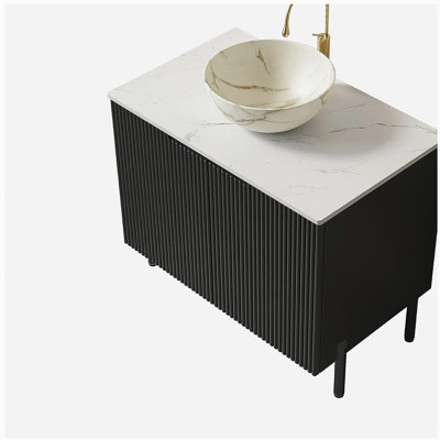 Ensemble de meuble-lavabo sur pied 24 po avec lavabo, meuble-lavabo de salle de bain autoportant à 2 portes TURIO avec vasque en céramique blanche à motif de pierres et comptoir en pierre frittée blanc de Carrare, sans robinet, couleur noire