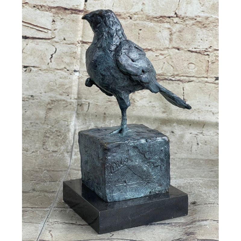 Statue de sculpture en bronze patine verte sur fond de marbre